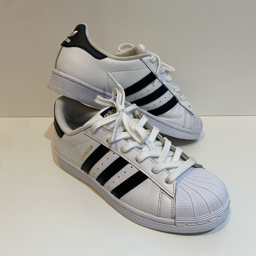 Adidas Women’s Black & White Superstar Sneaker size 7